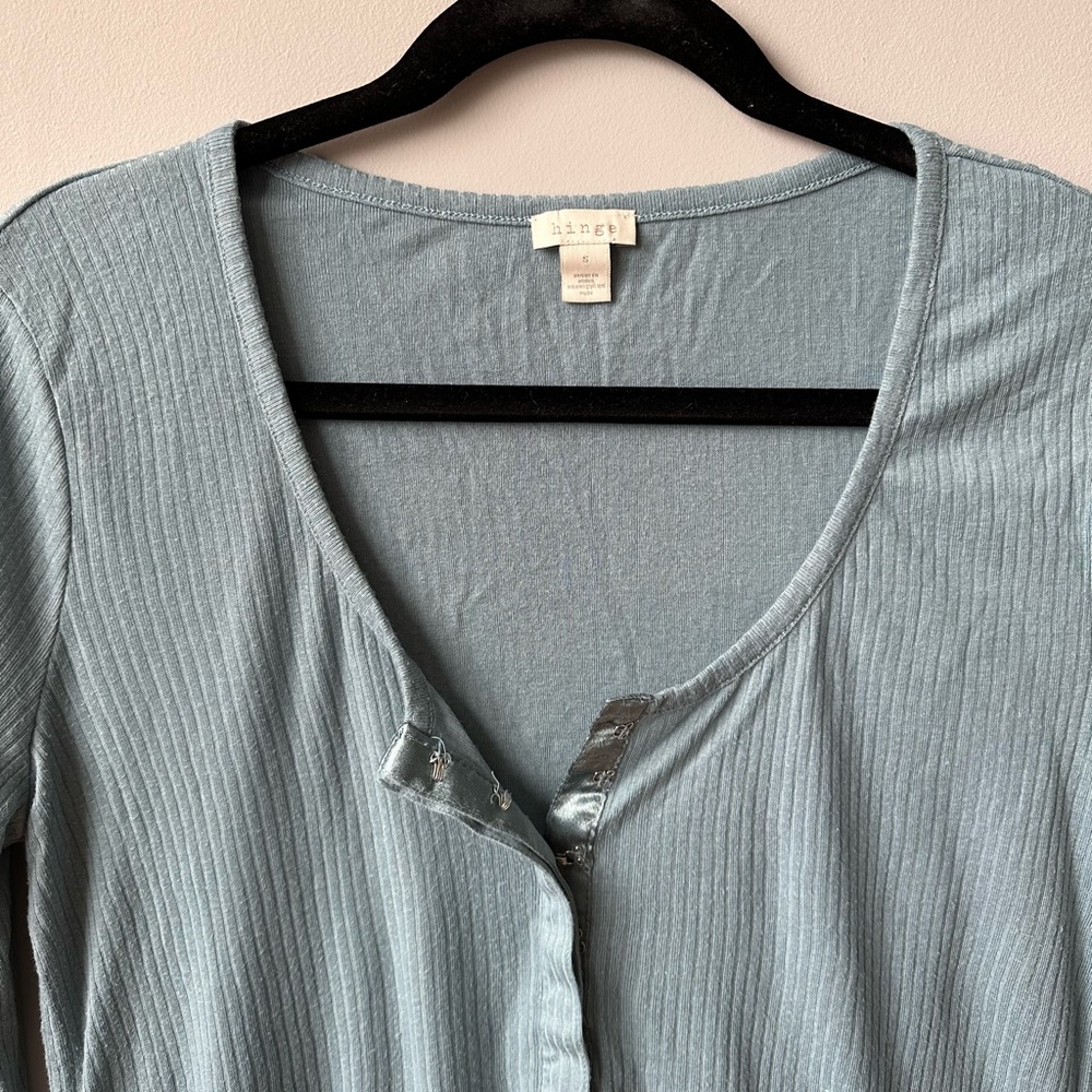 Hinge Top 💙 - Picture 4 of 5